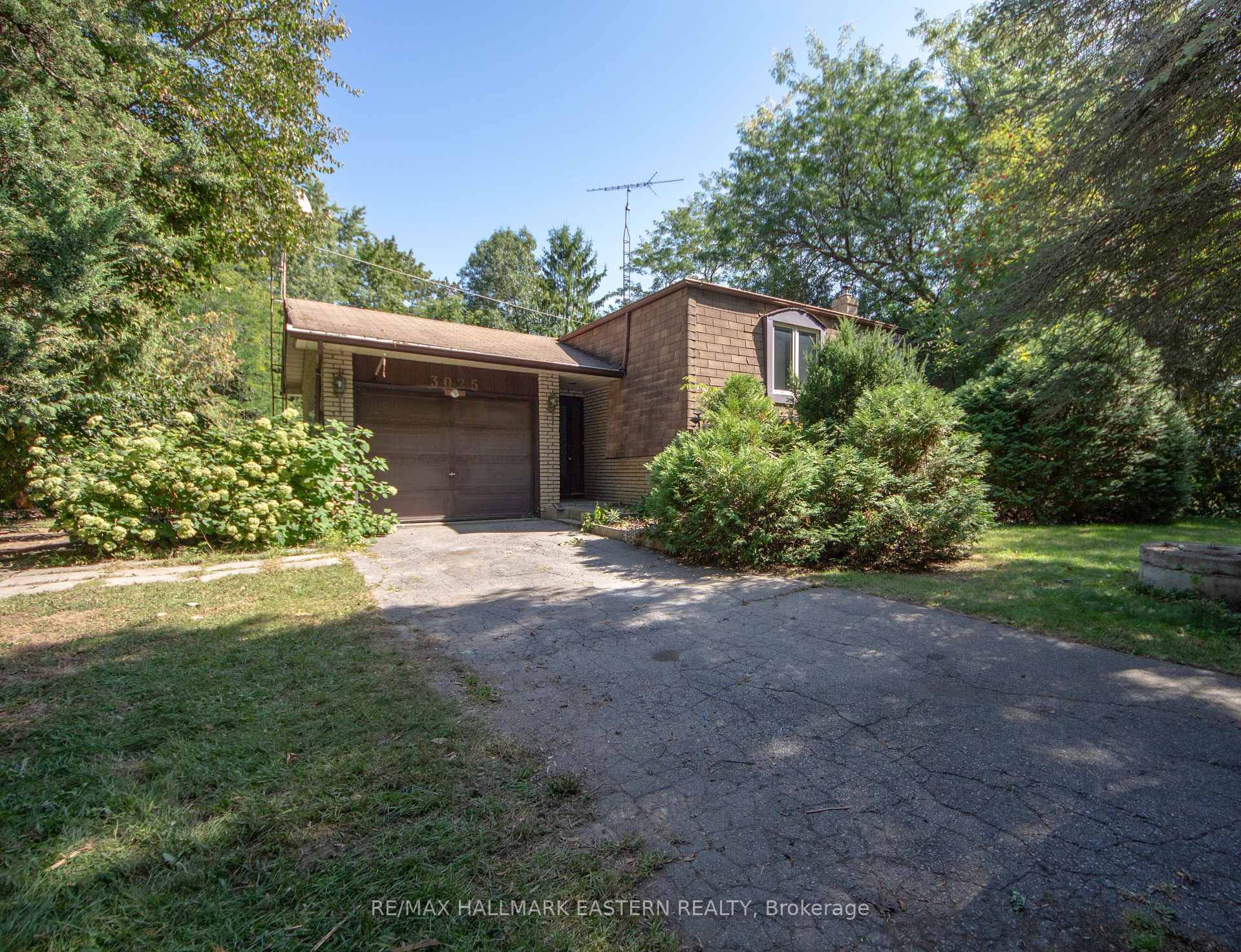 1260 sq ft elevated bungalow with attached garage on the edge of Newcastle.