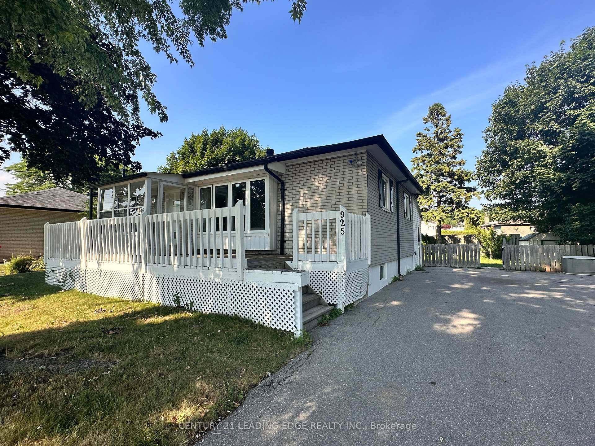 Bright amp ; Beautiful 1 Bedroom Basement Apartment for Lease in Downtown Whitby !