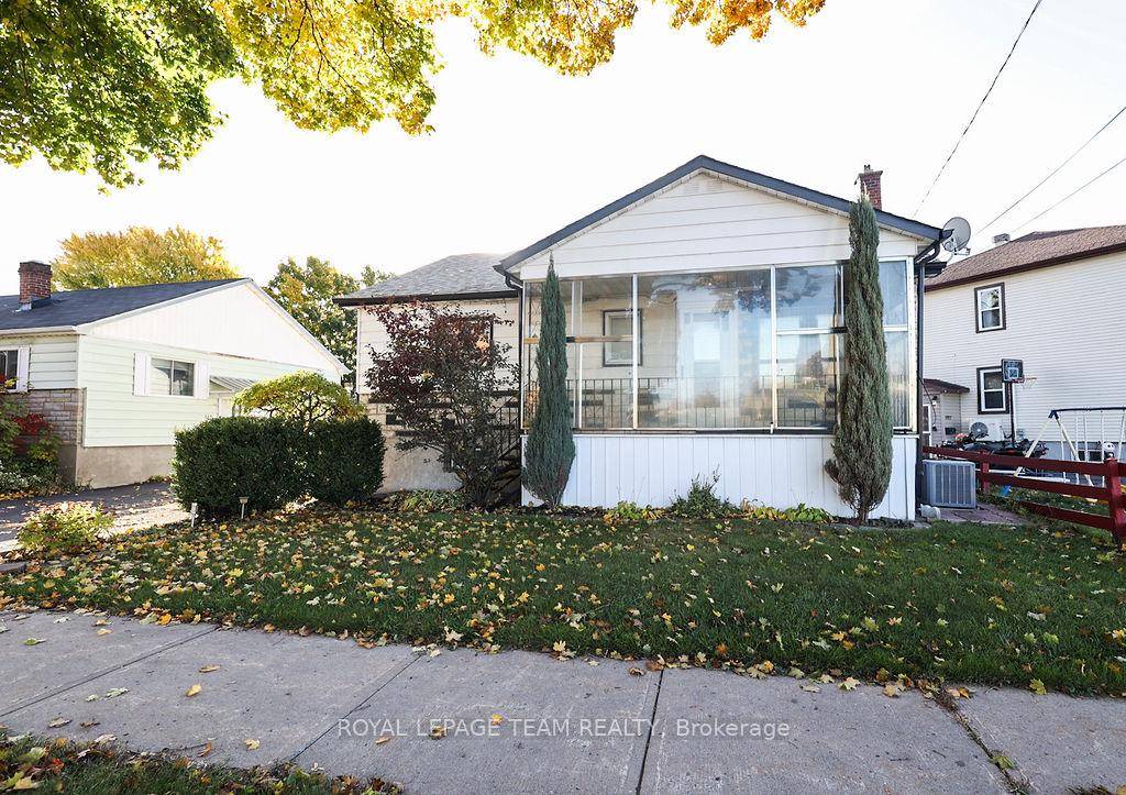 Move in ready in central Cornwall, this bright and cozy detached bungalow is an ideal starter home or investment opportunity.