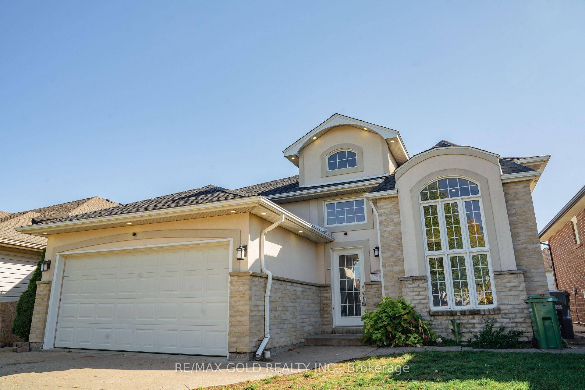 Beautiful Raised Ranch in South Windsor !