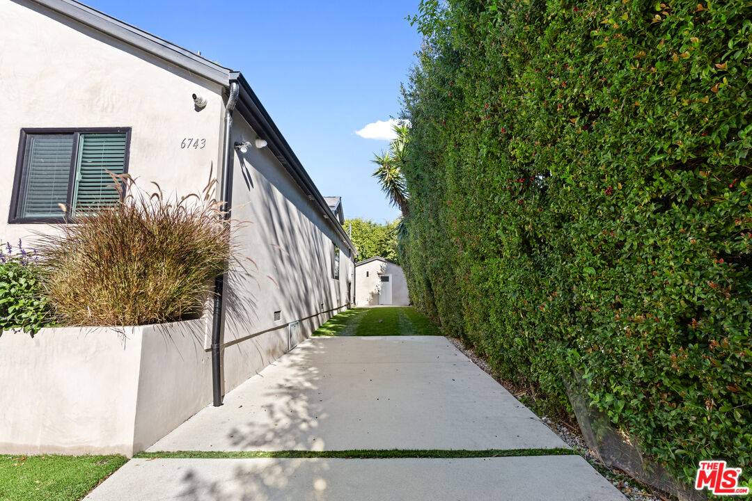 6743   Colgate Ave 4BR Beverly Grove La