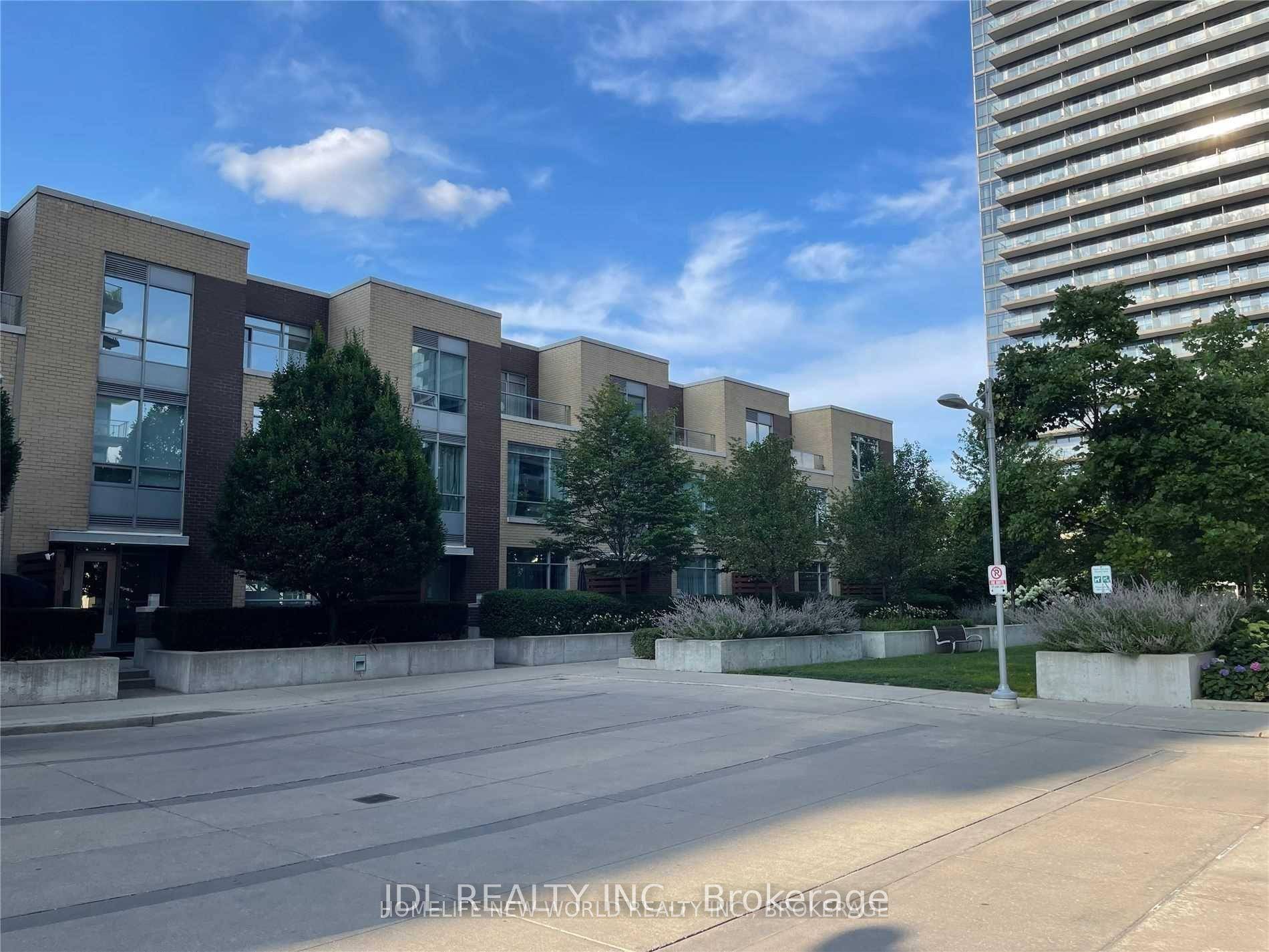 Prime Location. Luxury And Spacious Townhouse.