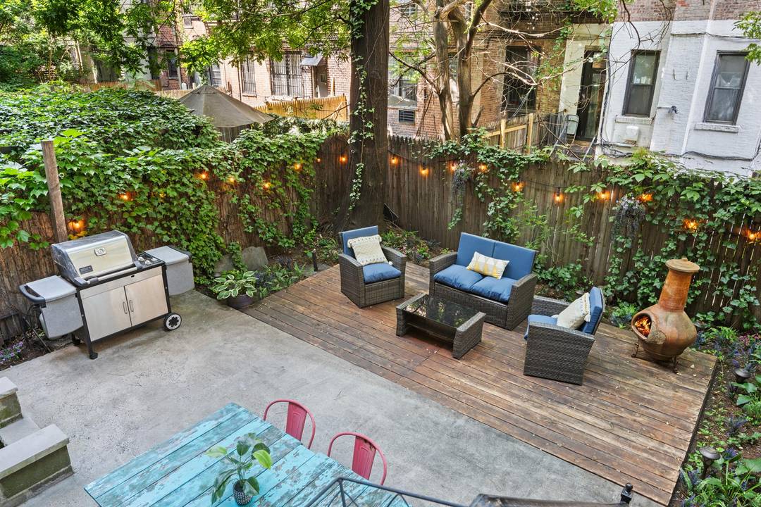 321 East 89th Street 1G Nestled on a quiet, tree lined block in Yorkville, 321 East 89th Street 1G is a rare and spacious one bedroom home that blends indoor ...