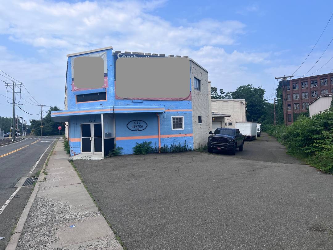 INVESTORS TAKE NOTE ! Currently rented 30, 000 sqft building sitting on 1.