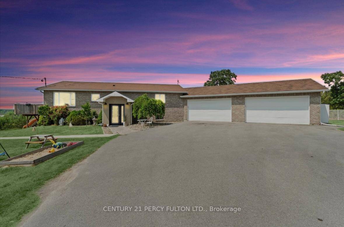 LUXURY 5 BEDROOM COUNTRY ESTATE WITH A SEPARATE 1 BED 1 BATH GARDEN SUITE amp ; RESORT STYLE POOL OASIS.