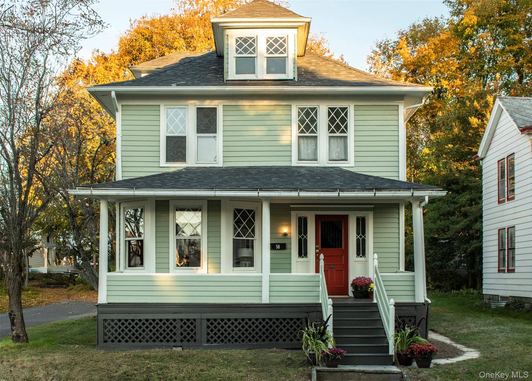 Gorgeous 3BR 2 Bathroom Craftsman style home in downtown Kingston.