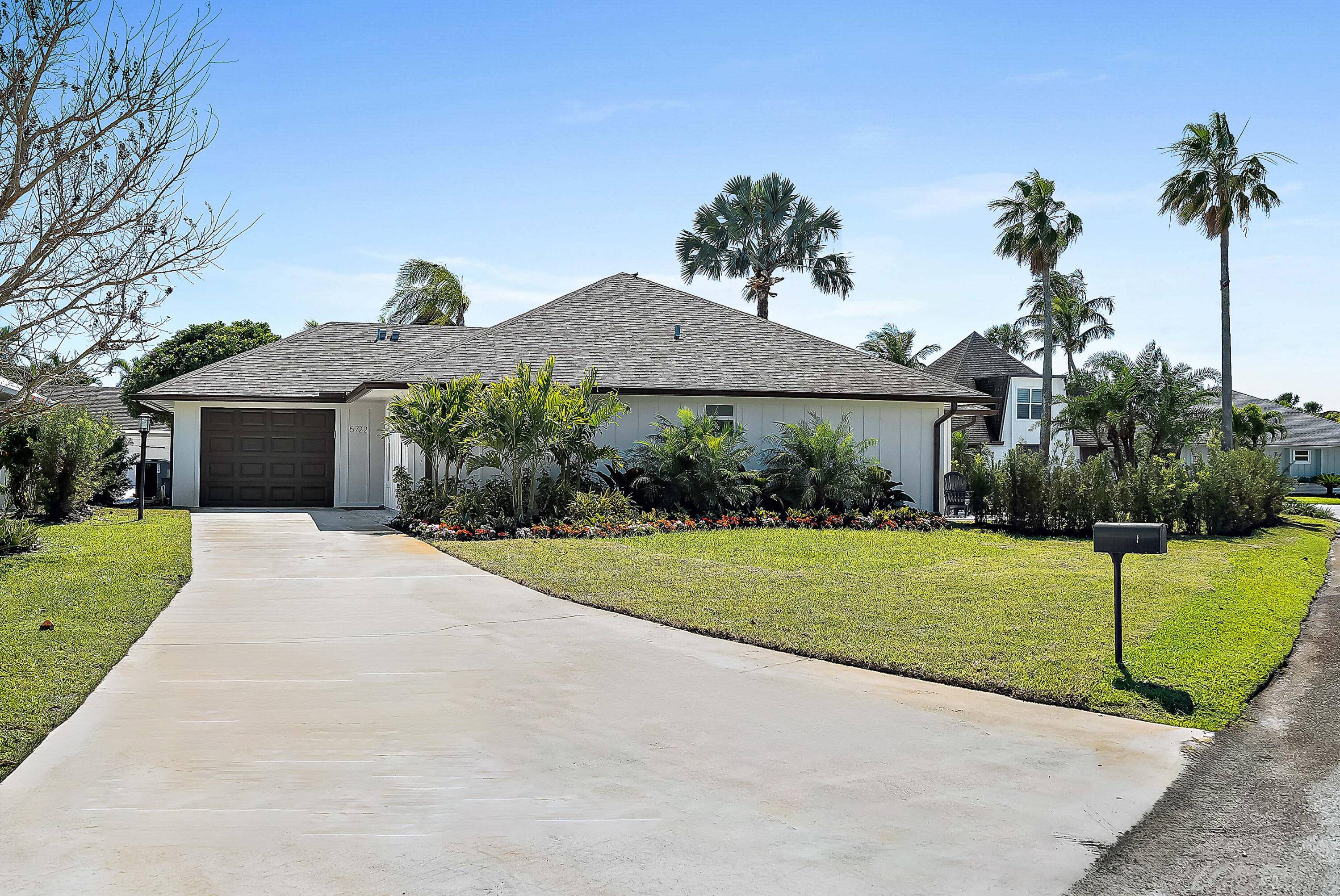 Come take a look at this newly renovated 3 2 1.