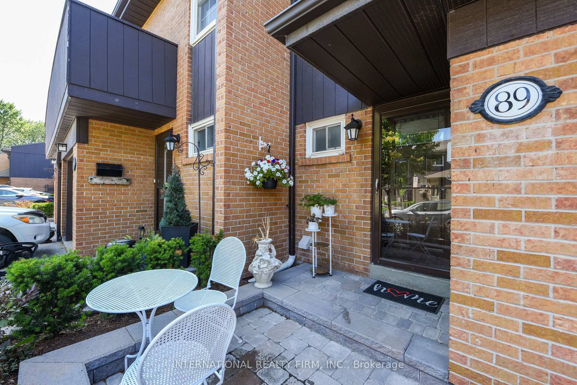 Welcome to Unit 89 1951 Rathburn Road East, Mississauga !