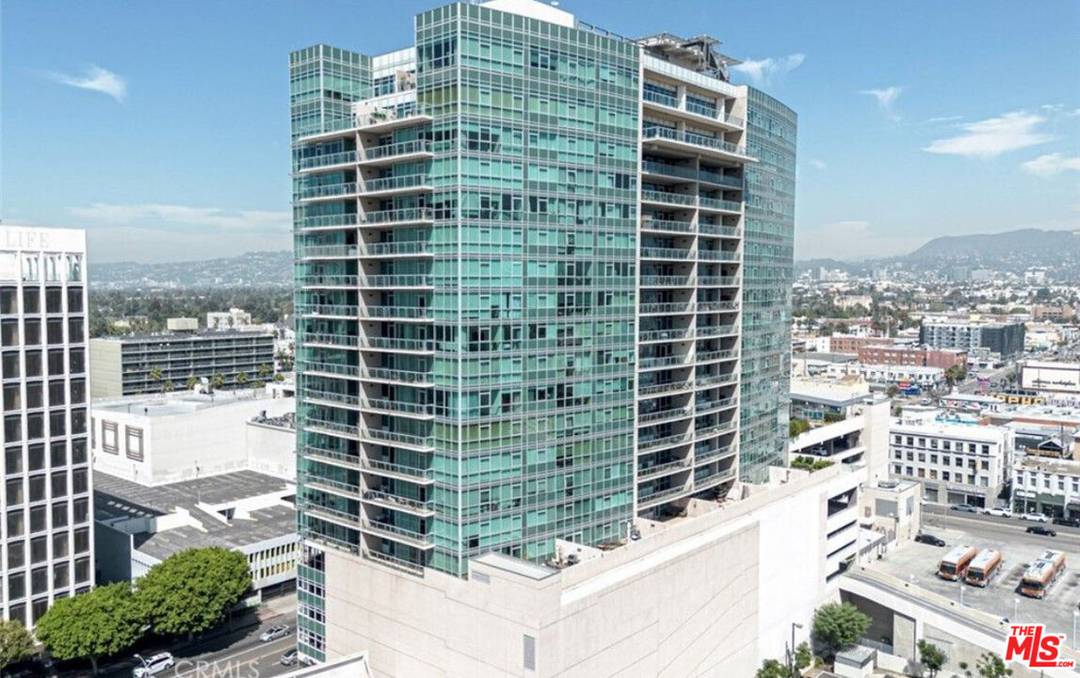 3785   Wilshire Blvd 3BR La