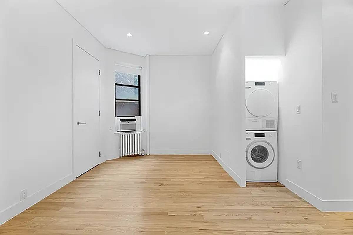 Live Large at 31 Prince St !