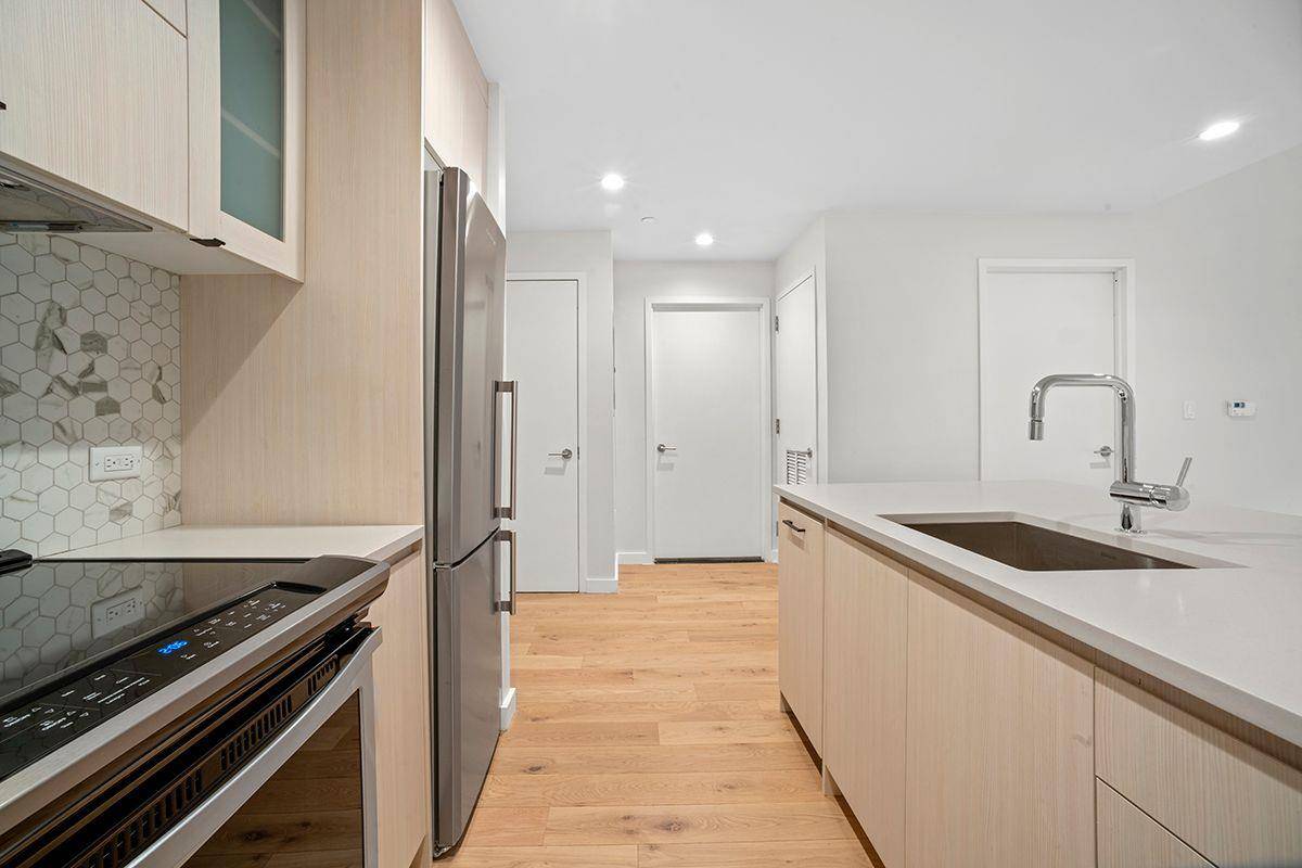 OCCUPIED MARCH 5TH MOVE IN Moments from the lush beauty of Prospect Park and central to all that Brooklyn has to offer, 555 Waverly represents the very best of the ...