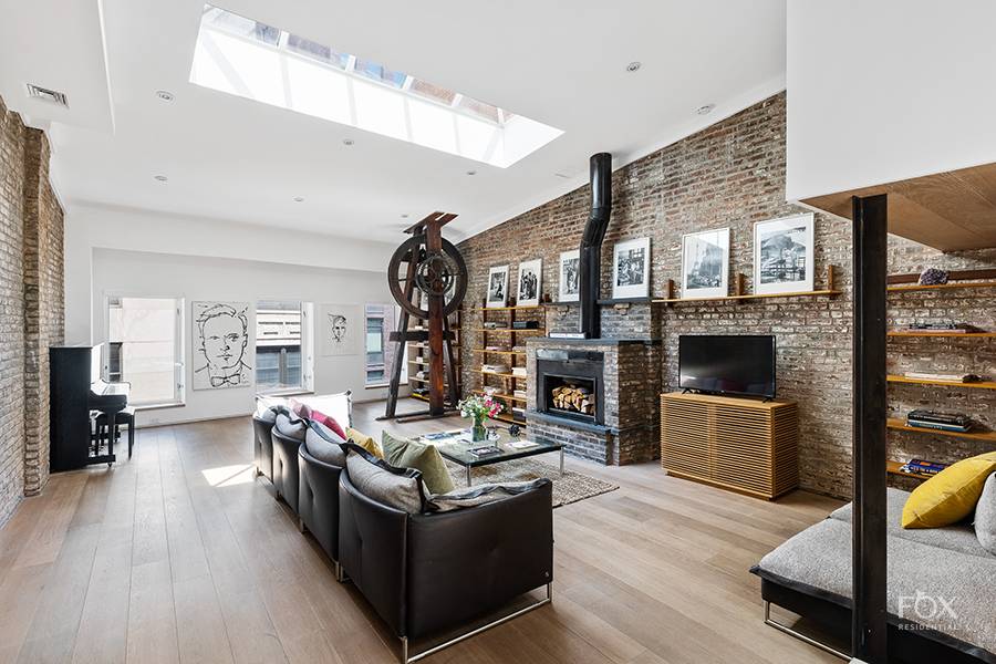 Beautiful 3 Bed Loft with Huge Private Roof Top Terrace.