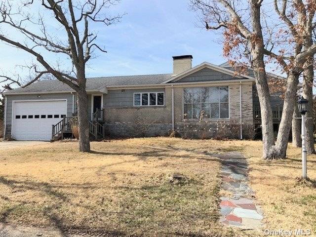 Beautiful Sprawling ranch steps from private beach 3 Bedrooms with water views, Trex deck, CAC.