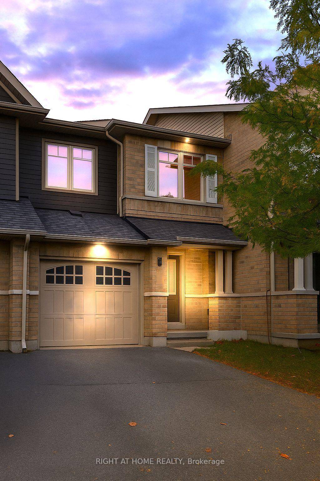 Welcome to the luxurious Minto Manhattan model.
