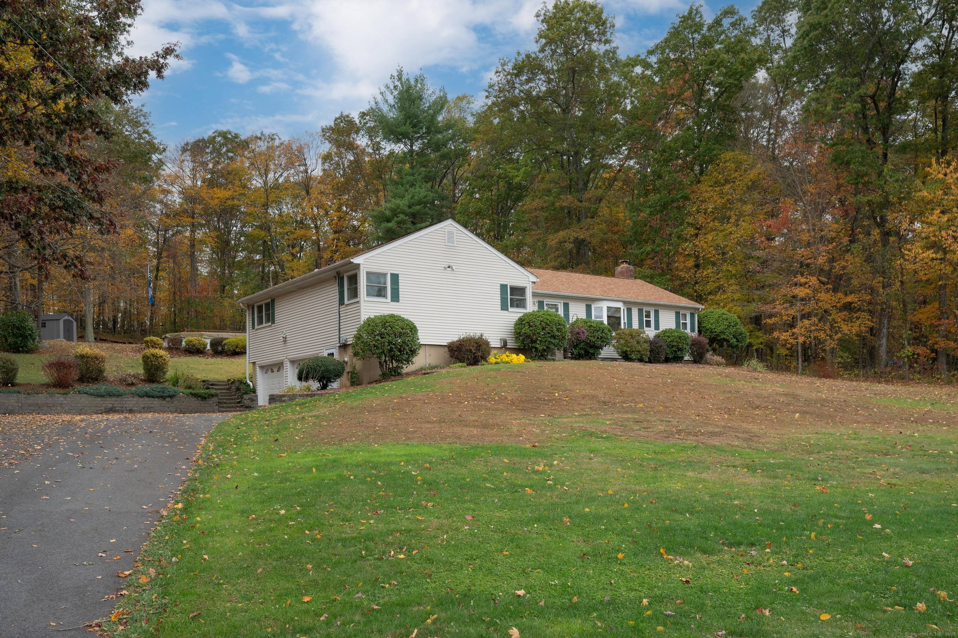 Beautifully maintained Ranch style home with great curb appeal is located on a quiet cul de sac in desirable New Fairfield !