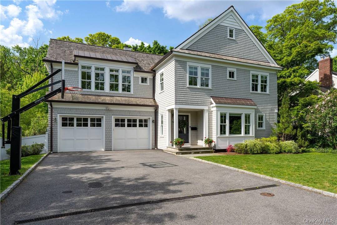 Light, Location and Lifestyle this young Colonial with a modern flair has it all.