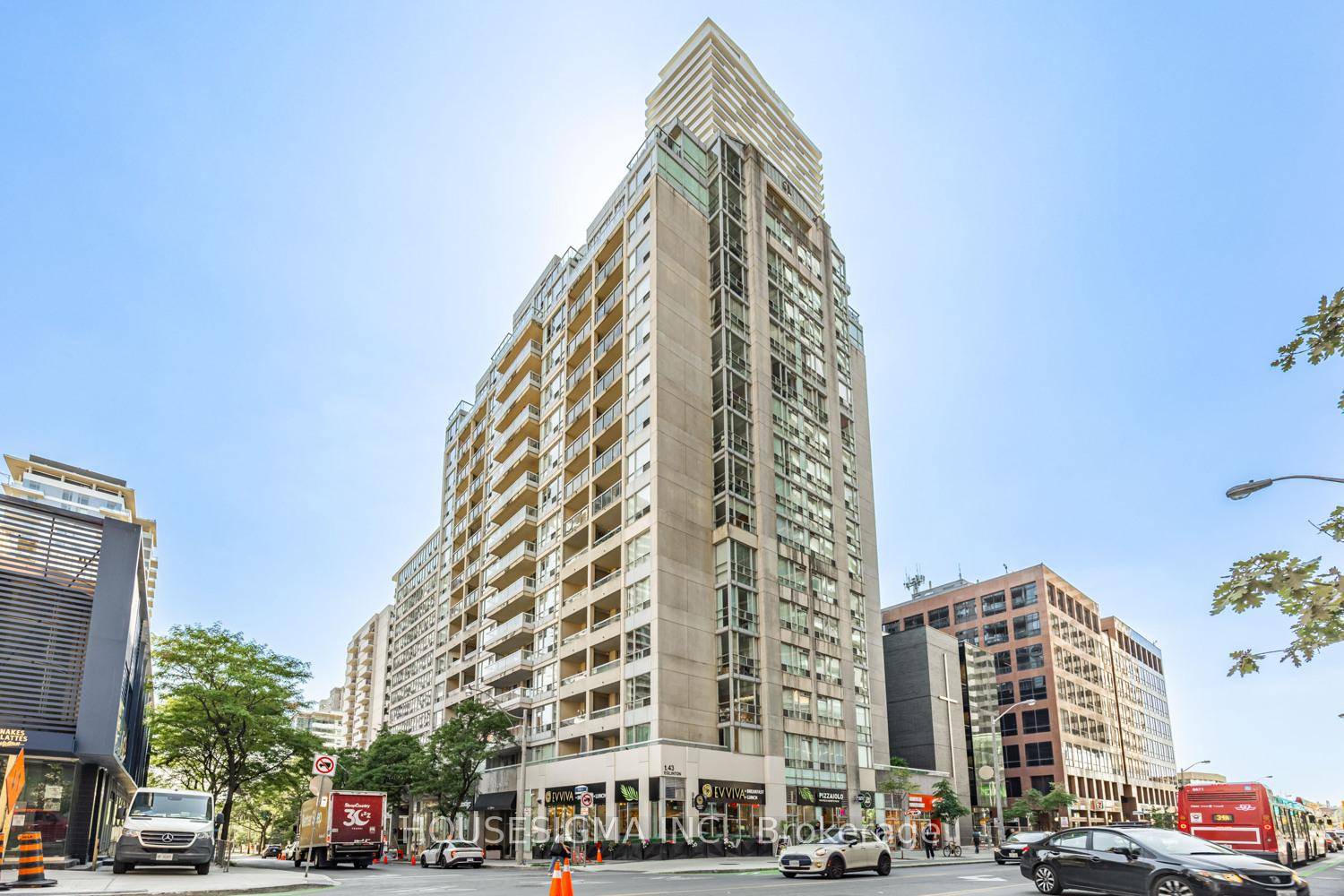 Bright And Spacious 1 1 In The Heart Of Midtown !