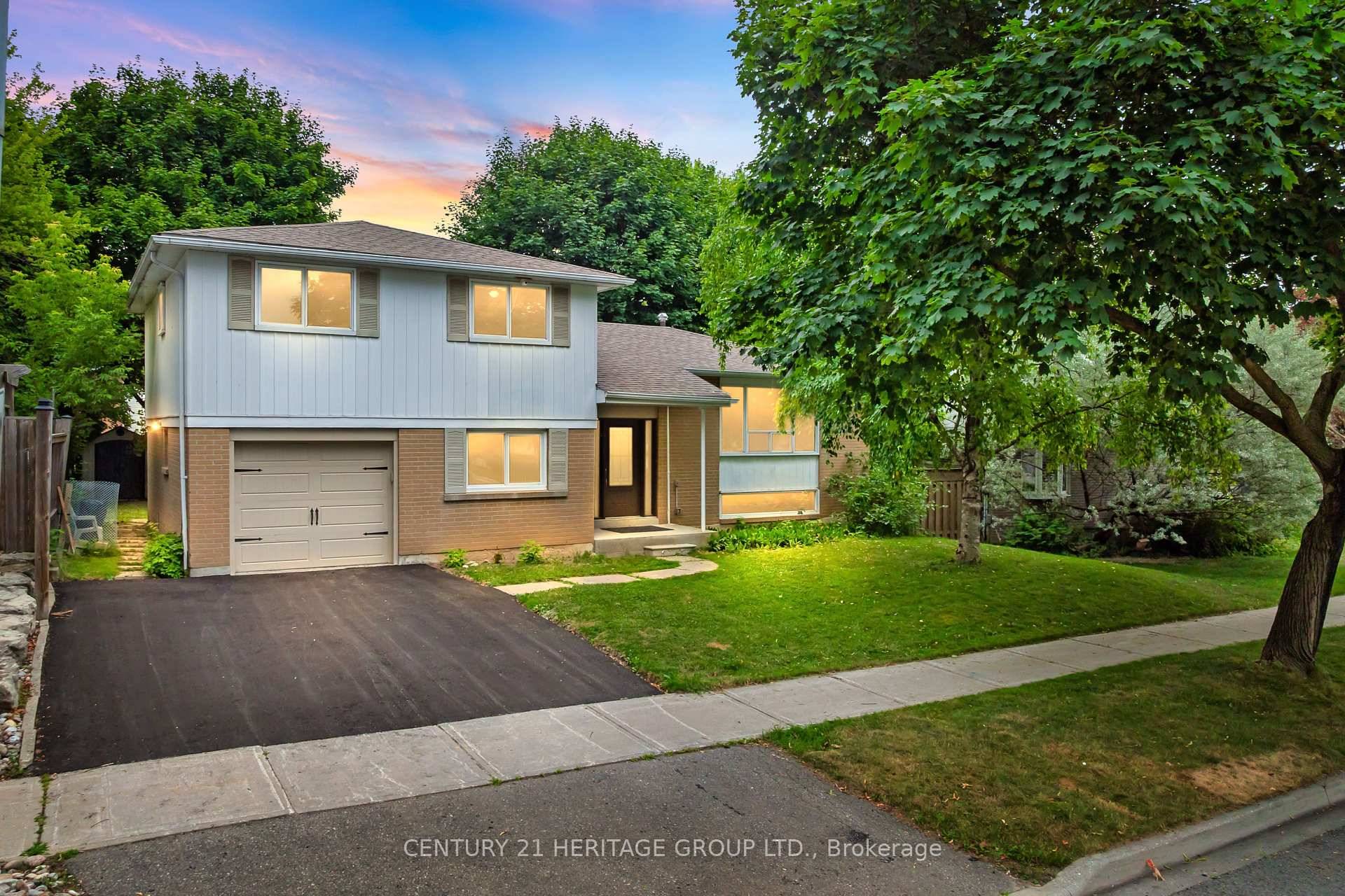 Welcome To 2 Hill Drive, A Bright And Spacious 4 Level Backsplit Nestled In The Prestigious Hills Of St.