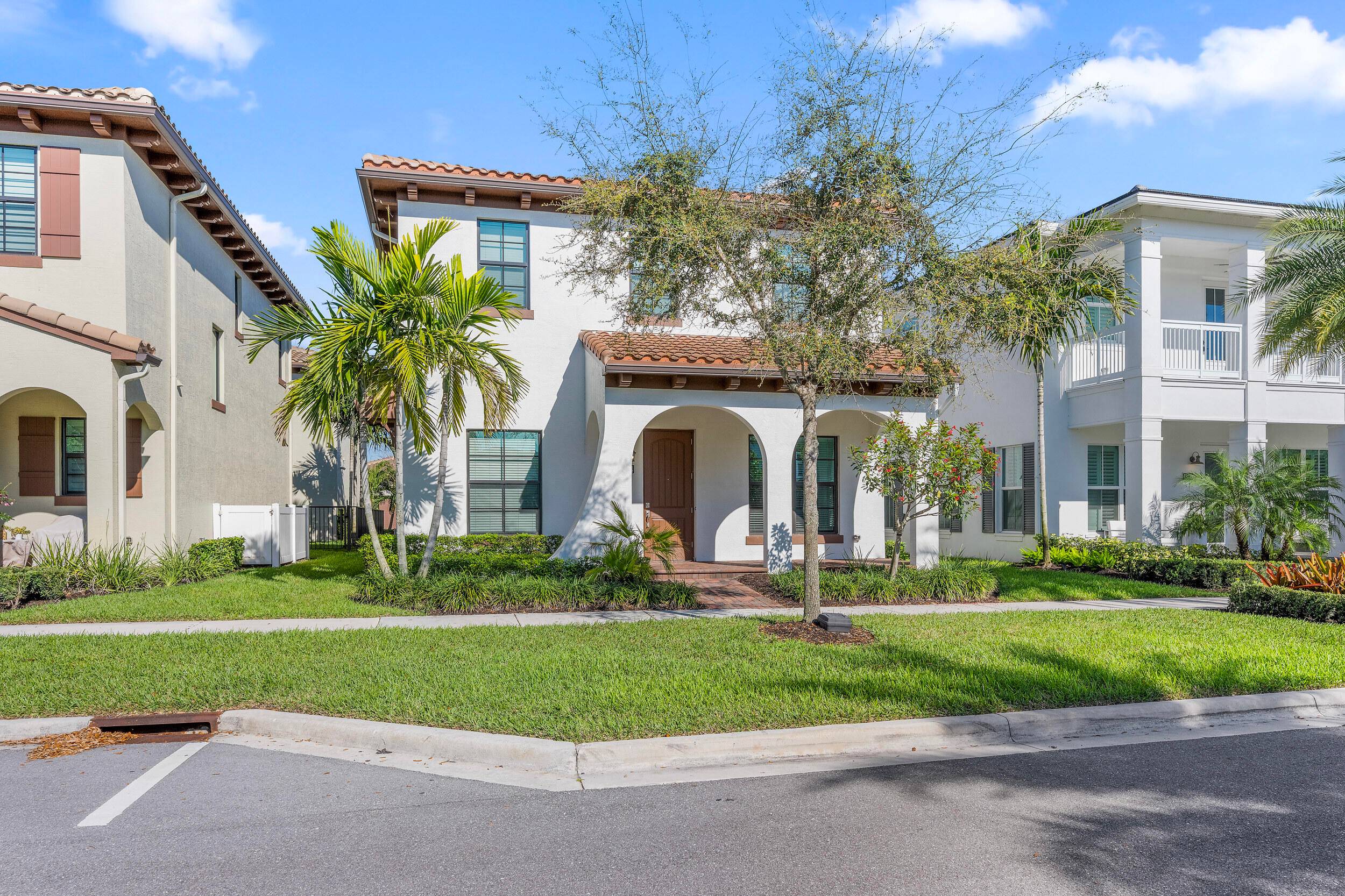 Located on a nice quiet street in the community of Alton, this stunning Lancaster Model offers a spacious open floor plan featuring 3 bedrooms, 3.