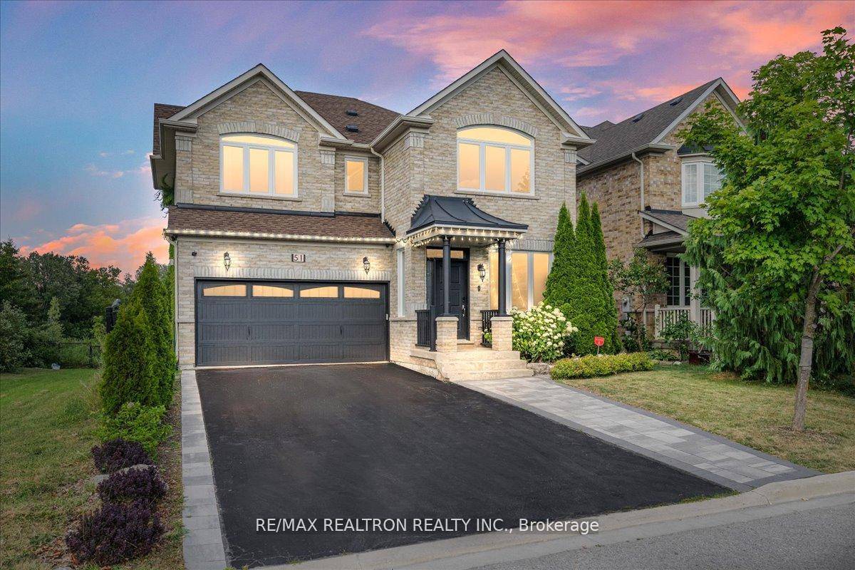 Stylish, sophisticated amp ; superbly located in one of Oak Ridges most prestigious pockets, this beautifully renovated detached residence backs onto breathtaking ravine amp ; offers a lifestyle of comfort, ...