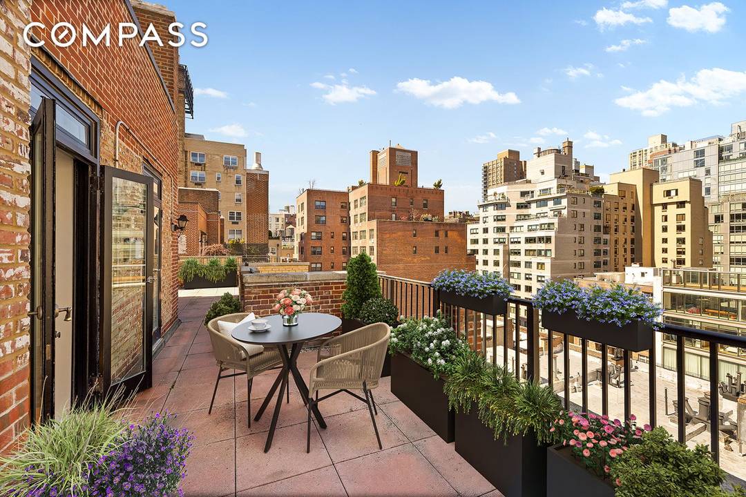 Perched atop one of the Upper East Side s most coveted corridors, PHC at 151 East 83rd Street is a true trophy penthouse.