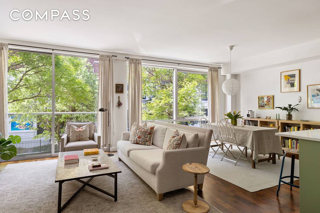 Step off your private keyed elevator directly into a sun drenched sanctuary with tree top views.