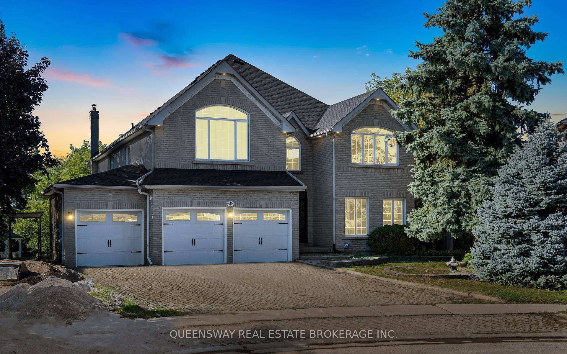 Ravine Opportunity ! ! Prestigious Sonehaven Wyndham Village In Newmarket.