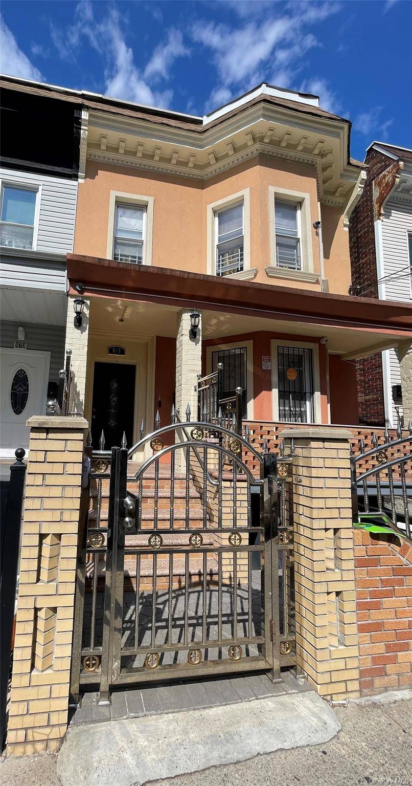 Renovated apartment. Three bedrooms and one bathroom.