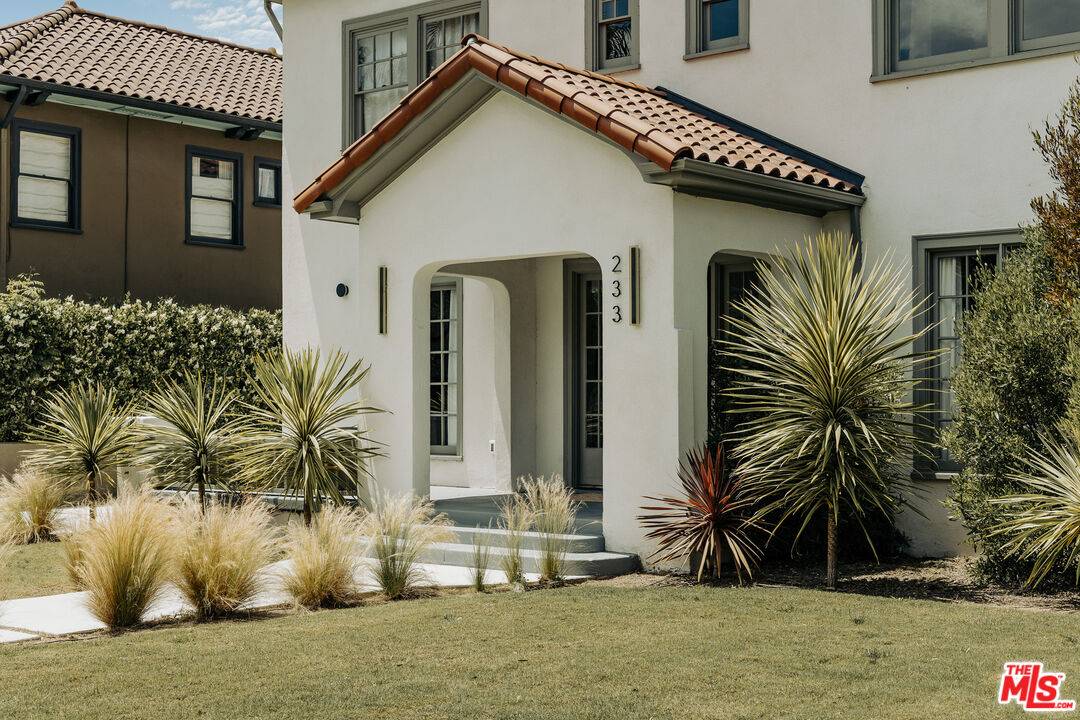 233  S Larchmont Blvd 6BR Mid Wilshire La
