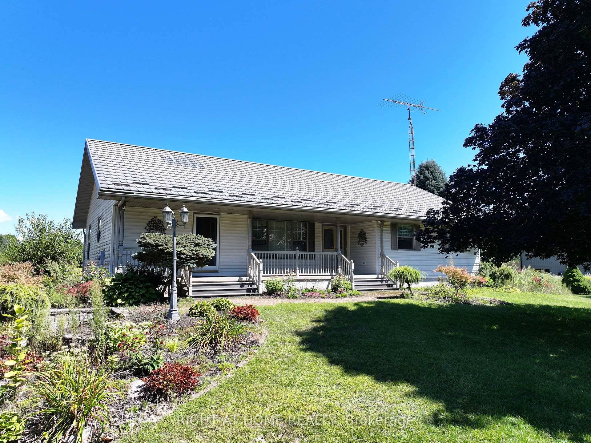 This rare 10 acre property near Simcoe offers an exceptional combination of investment potential, versatile farming opportunities, and tranquil country living.