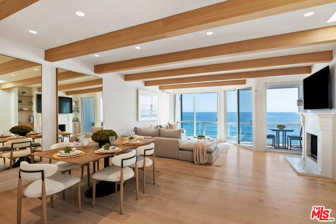 11874 Beach Club Way 2BR Malibu La