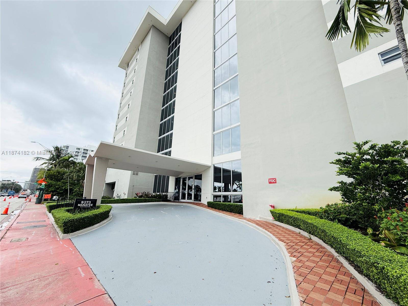 Experience coastal living in this inviting 1 bedroom, 2 bath condo spanning 857 square feet with a bright, open layout and a spacious kitchen.