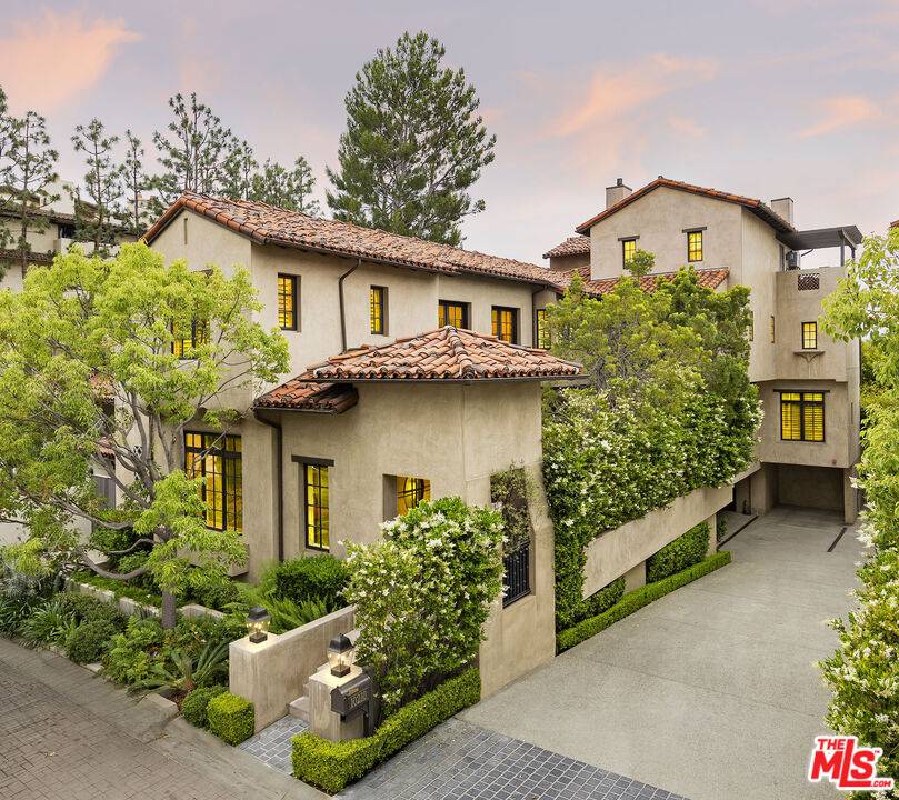 10210   Century Woods Dr 4BR Beverlywood La