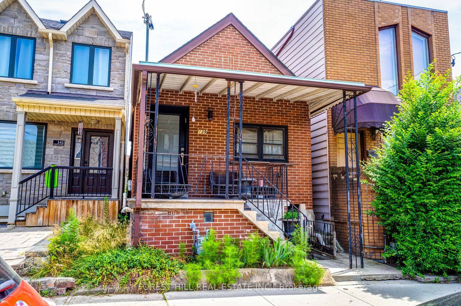 Unlock the potential of this detached home situated on a prime lot with a detached garage perfect for a renovation, rebuild, or savvy investment.