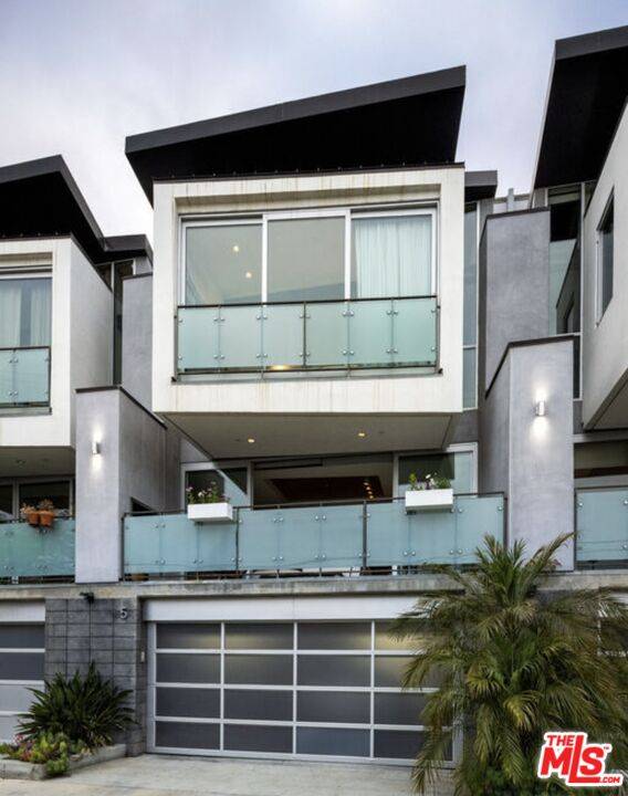 351   Sunset Ave 2BR Marina Del Rey La