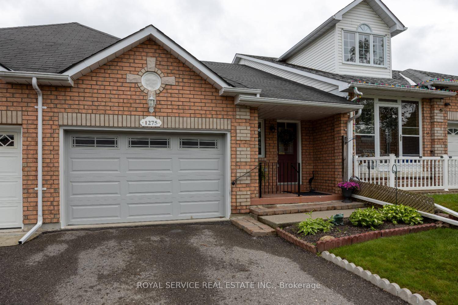 Welcome to 1275 Eagle Crescent in Peterborough, a charming and well cared for garden home located in a quiet neighborhood in Peterborough's coveted west end.
