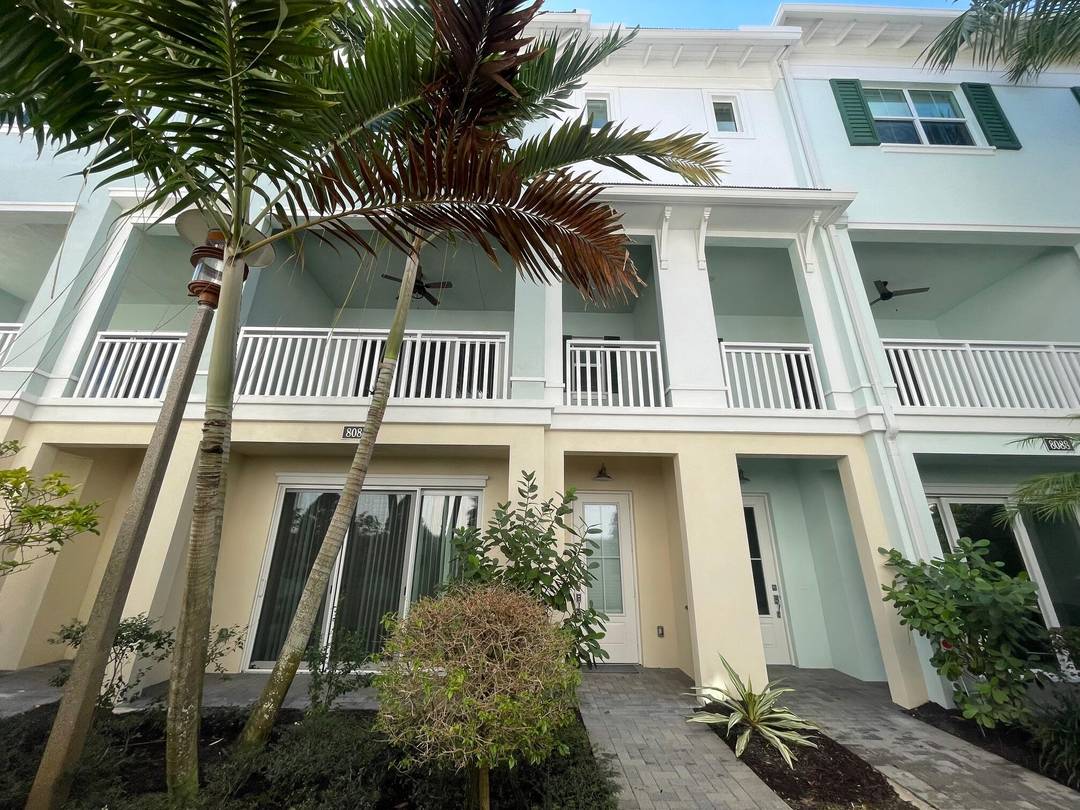 Beautiful 3 Bedroom, 3 Full Bath, and 1 2 bath off main living area.