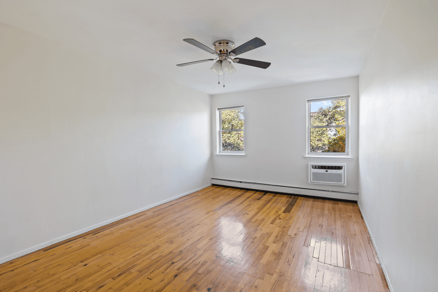 Welcome to 8 Reeve Place, a charming 1 bedroom apartment located in the heart of Windsor Terrace, Brooklyn.