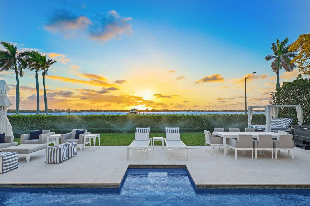 IMPRESSIVE 100 FT WATERFRONT ESTATE WITH PRIVATE DOCK, BRAND NEW 60, 000 LB BOAT LIFT ACCOMMODATES UP TO A 53 FT VESSEL amp ; 2 OVERSIZED JET SKIS, AND 4 ...