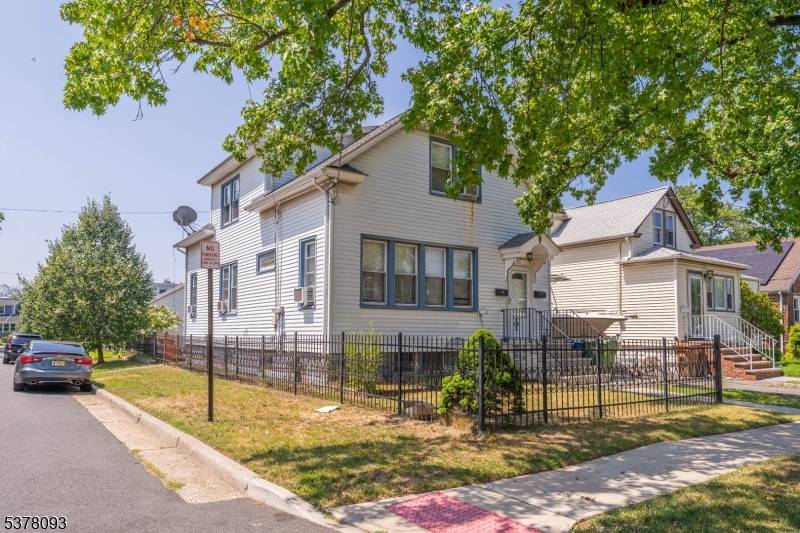 Welcome to your next investment opportunity or an ideal setup for flexible living !