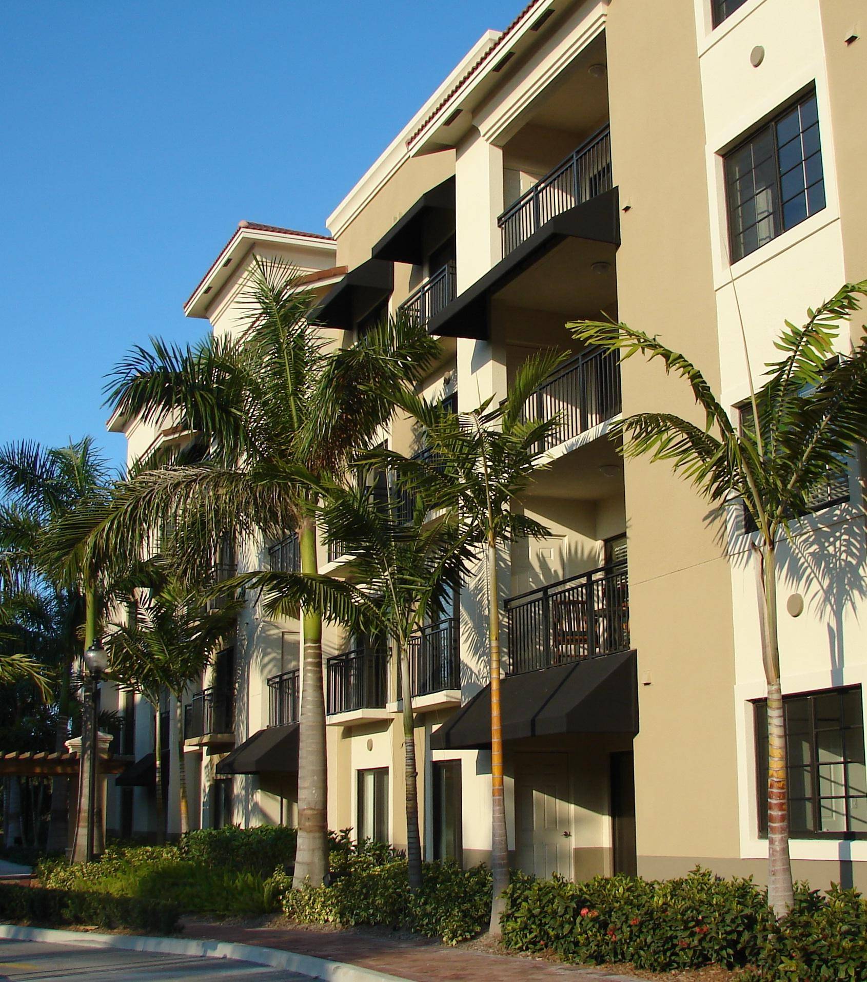 FANTASTIC CONDO IN THE HEART OF PALM BEACH GARDENS !
