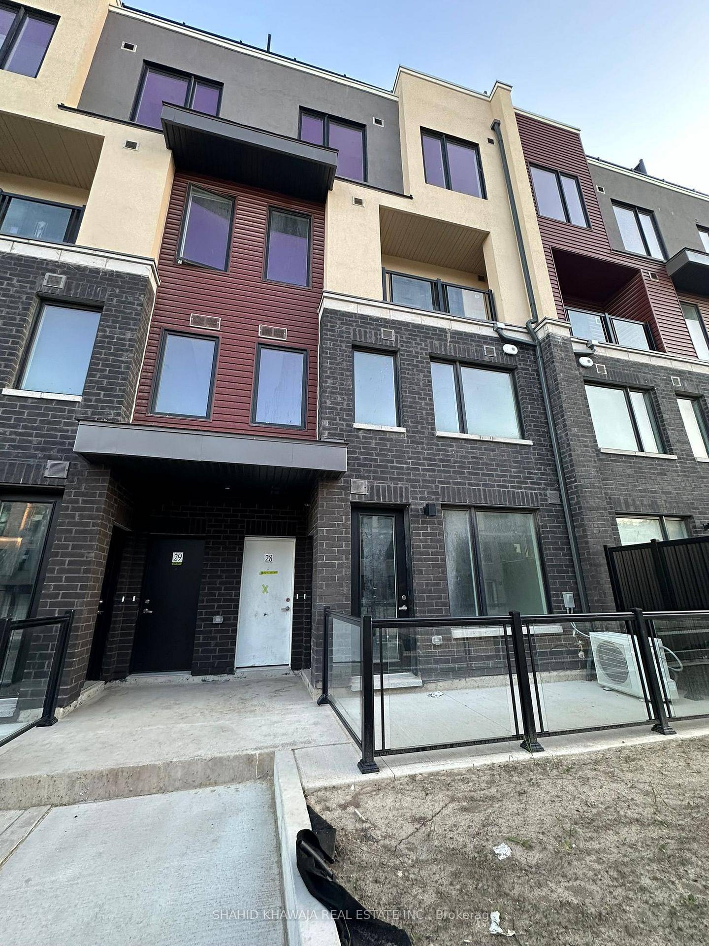Welcome to this sun filled, brand new 2 bedroom, 3 bathroom stacked townhouse in the highly sought after Erin Mills community at The Way Urban Towns.