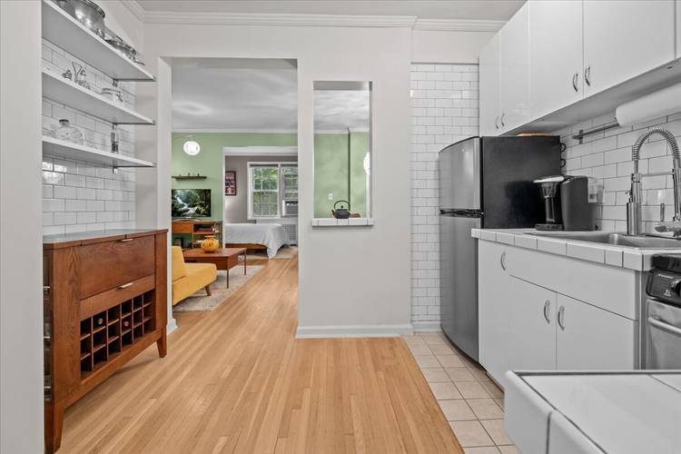 Welcome to 1125 Lorimer Street, Unit 2J, a bright and exceptionally well laid out studio in the heart of Greenpoint.