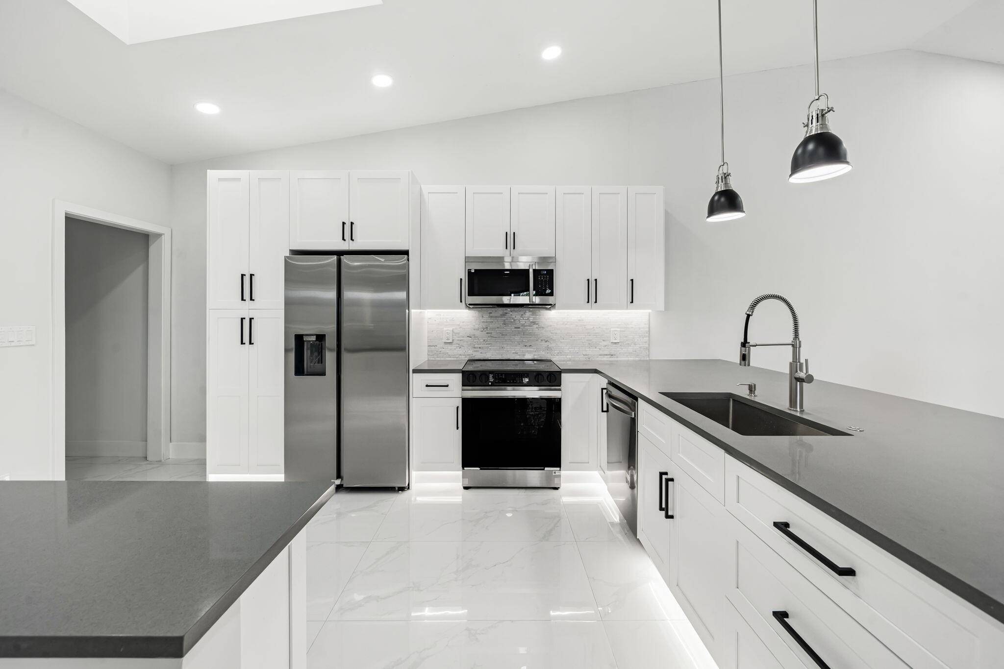 Welcome to Huntington Pointe's largest Villa model !