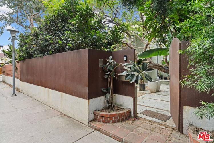 132   Vista Pl 2BR Marina Del Rey La