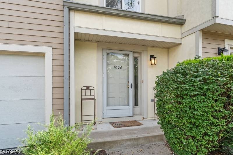 Welcome to this beautifully maintained 2 bedroom, 2.