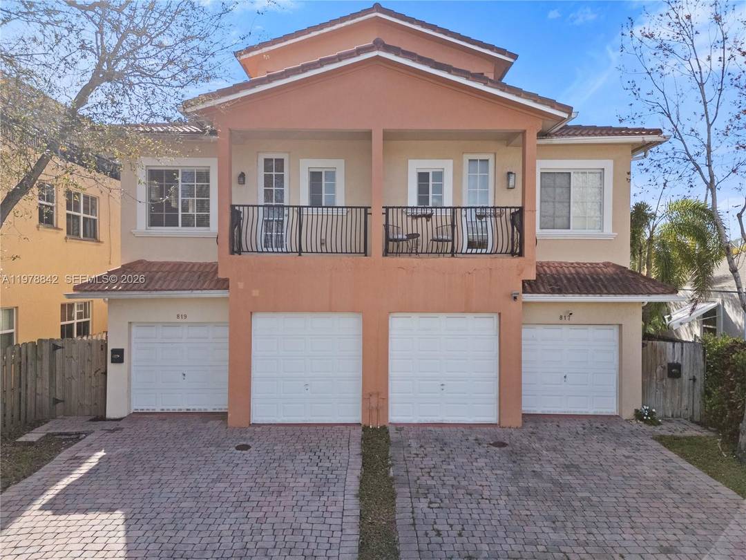 LARGE THREE LEVEL TOWNHOUSE IN THE MOST DESIRABLE TARPON RIVER AREA !