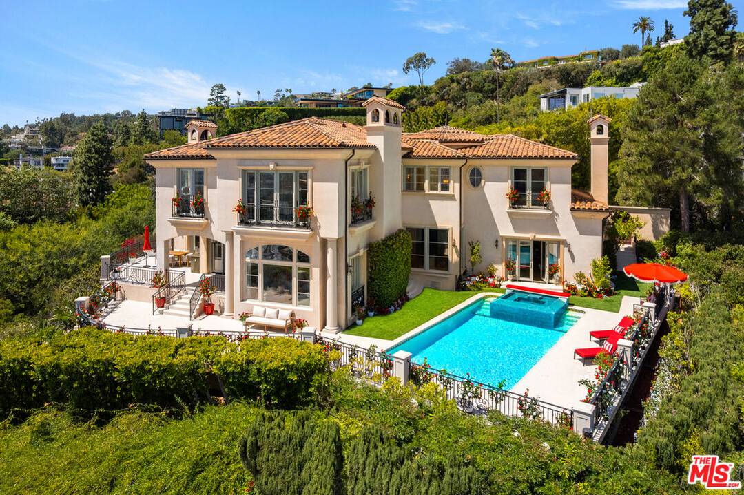 1260   St Ives Pl 6BR Sunset Strip La