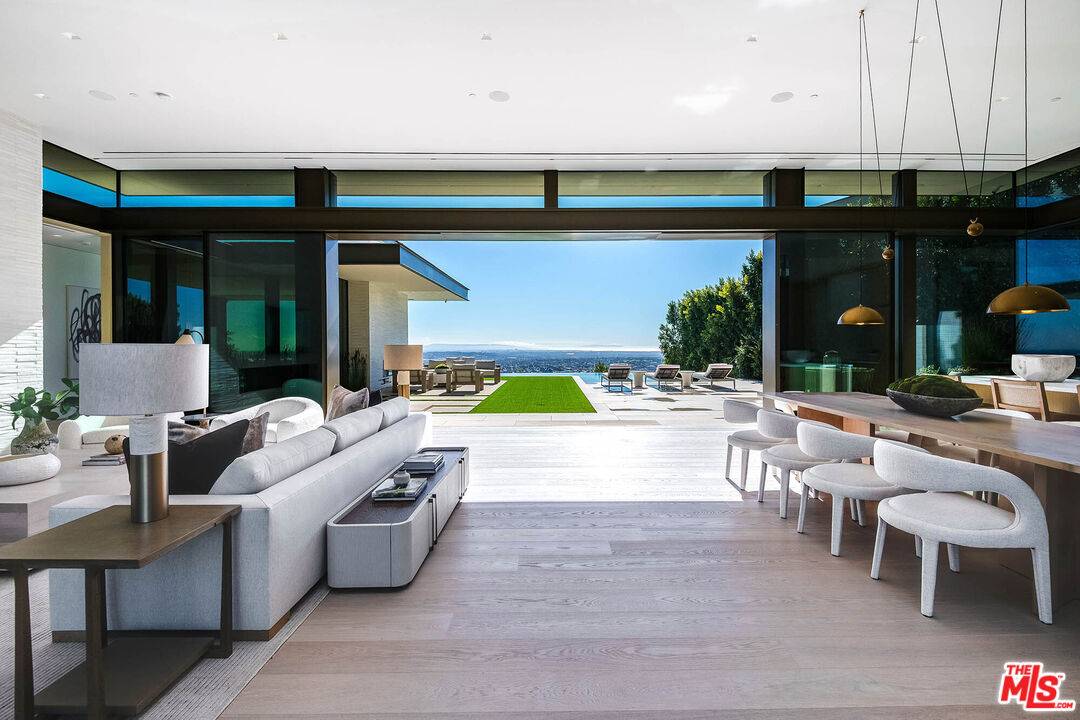 9006   Thrasher Ave 7BR Sunset Strip La