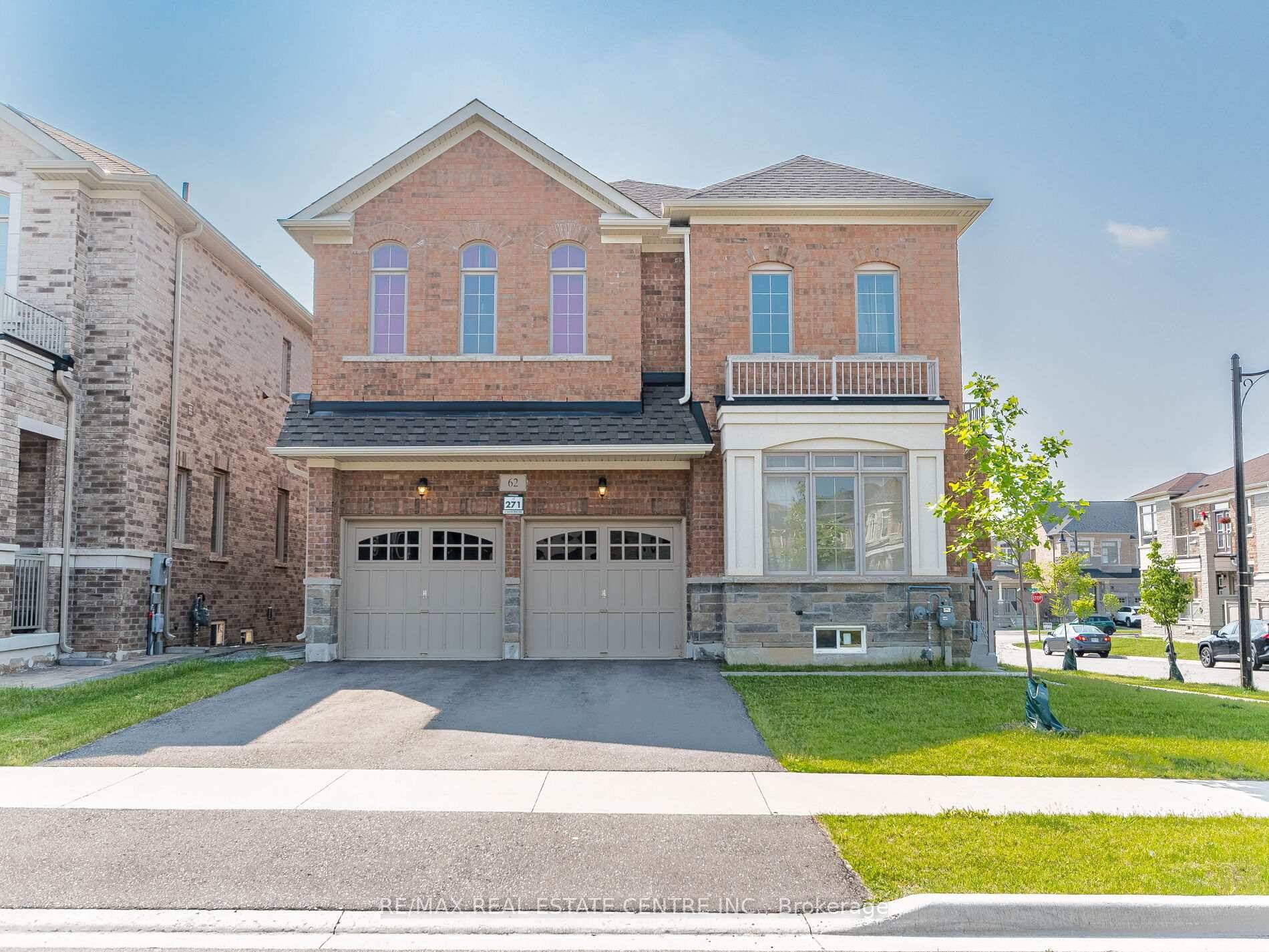 Welcome to 62 Granite Ridge Trail, Hamilton, Experience luxury living in this beautifully designed 4 bedroom, 4 bathroom detached home nestled in one of Hamiltons most sought after neighbourhoods.
